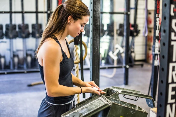 hand calluses during workout and training in the gym